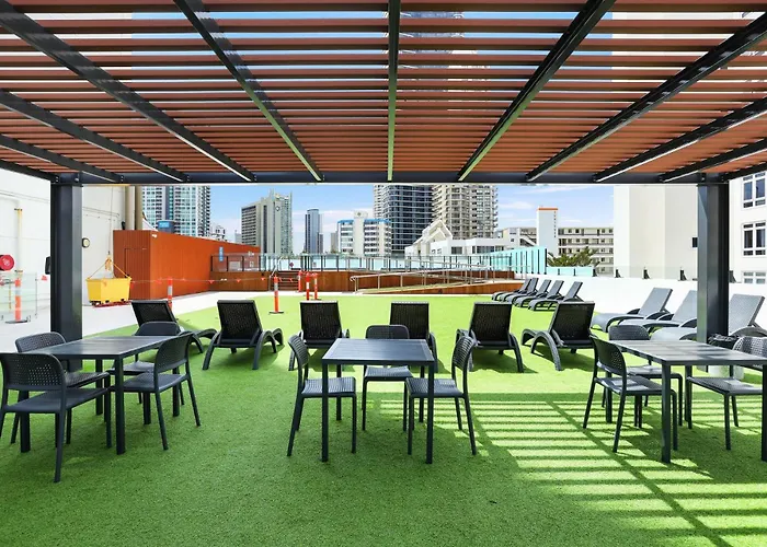 Central Surfers Studio Apartment